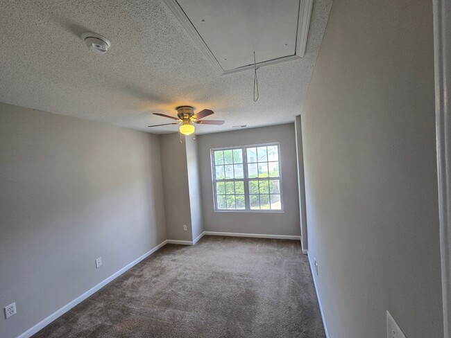 Building Photo - Charming Townhome in Established South Dur...