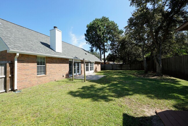 Building Photo - Spacious 5-Bedroom Home in Gated Parkwood ...