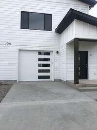 Building Photo - Two Story Town-Home! 2 Bedroom/ 2.5 Bath +...