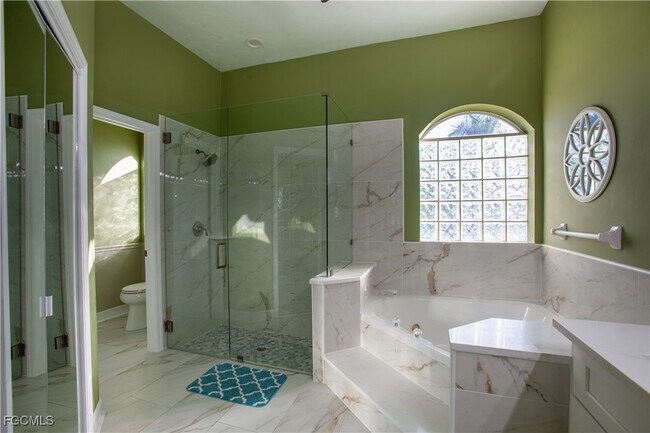 Building Photo - 2549 SW 38th St