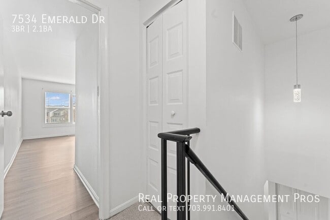 Building Photo - 7534 Emerald Dr