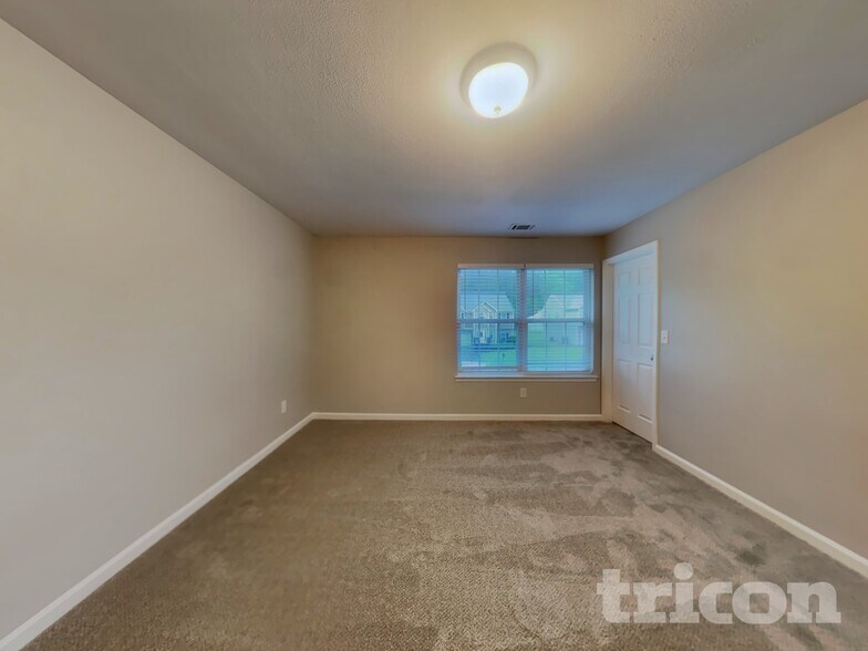 Building Photo - 613 Amberwood Dr