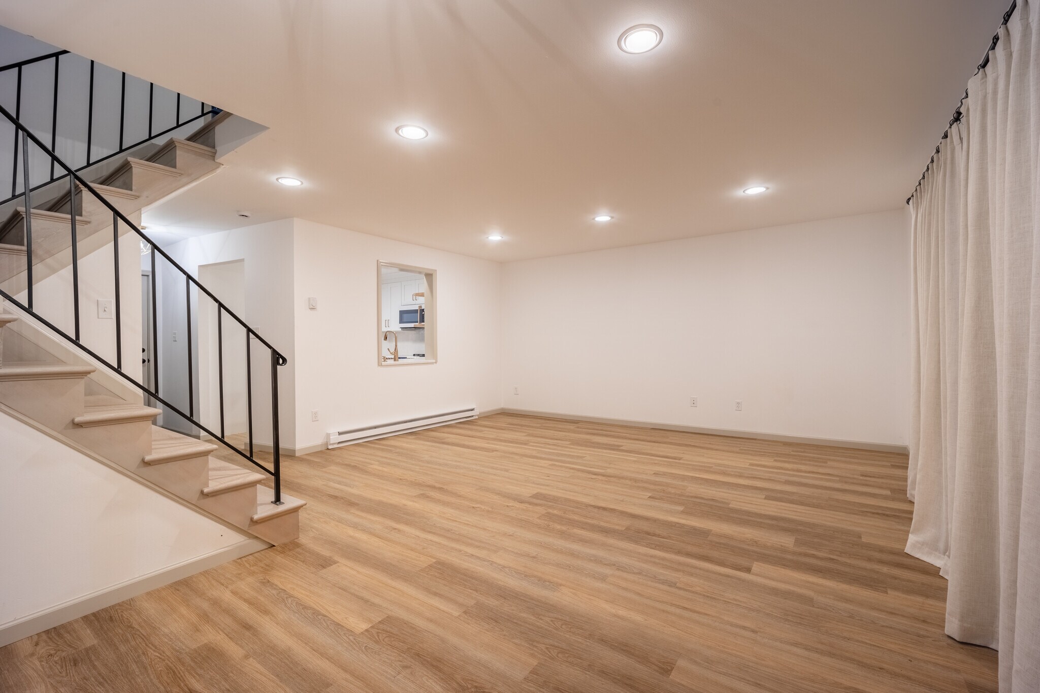 Building Photo - 404 Chelsea Cv S