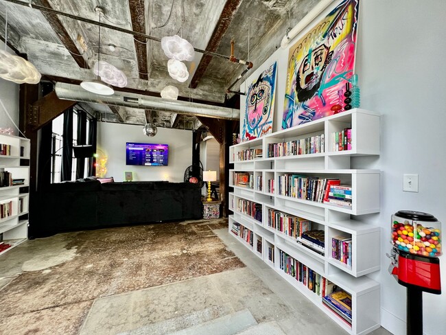 Building Photo - Swanky, Funky, Groovy, loft space Cincinna...
