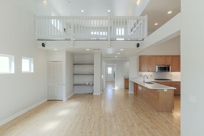 Building Photo - 3-Bed + 2.5 Bath Home with roof top deck with views of Ocean | Silverstrand Beach | Unfurnished