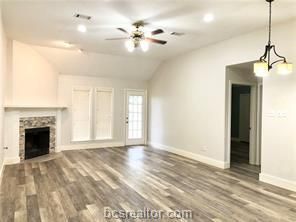 Building Photo - 1304 Bayou Woods Dr