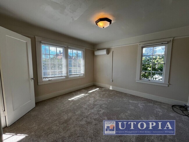 Building Photo - Charming 3 bedroom, 2 bathroom home in the...