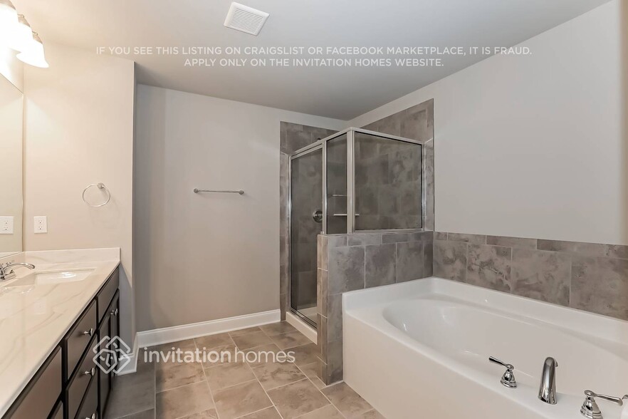 Building Photo - 2812 Wild Santana Wy