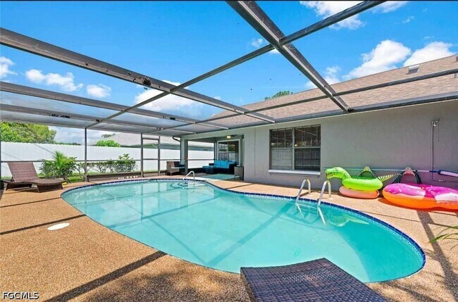 Building Photo - 2206 SE 4th St