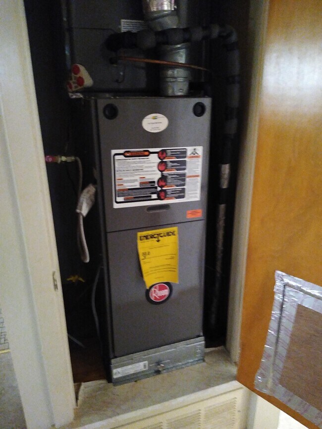 Building Photo - 907 Leonhard St