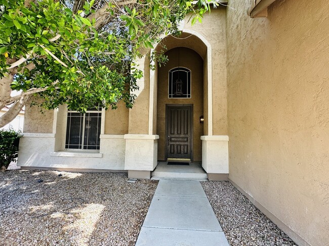 Building Photo - 672 W Raven Dr