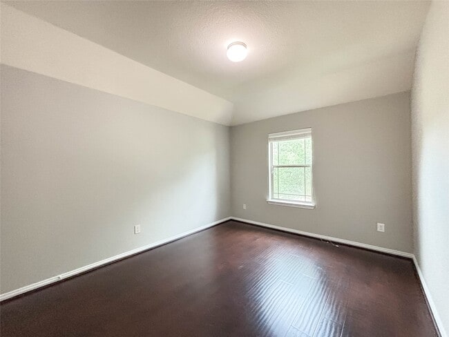 Building Photo - 1323 Maple Ace Dr