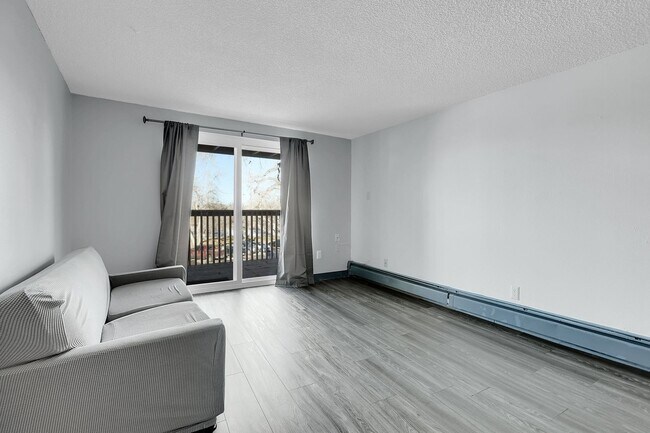 Building Photo - 1 Bedroom, 1 bath, 3rd floor Apartment