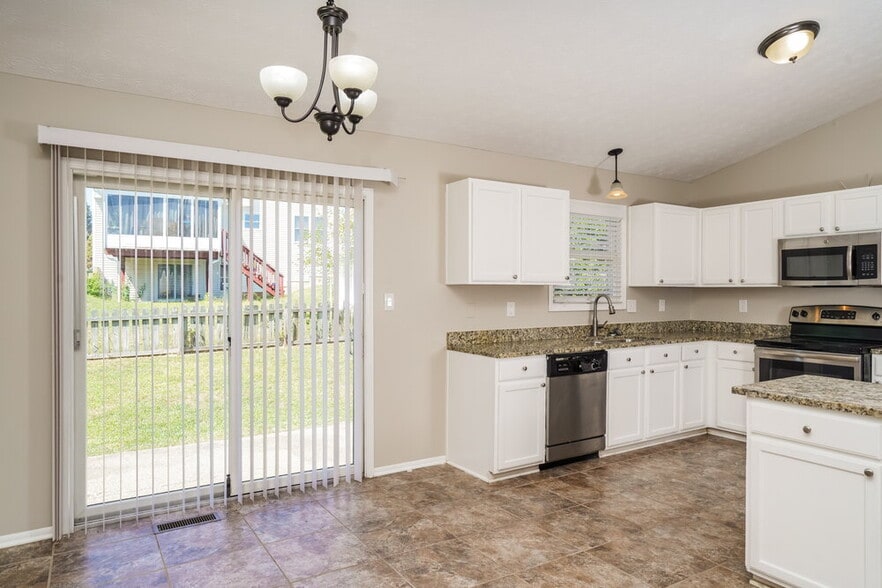 Building Photo - 5215 Oldshire Rd