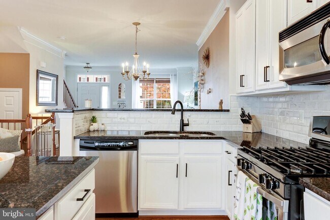 Building Photo - 575 Edmonton Terrace NE