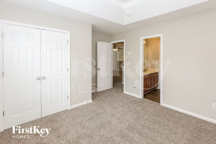 Building Photo - 8414 Oak Dr