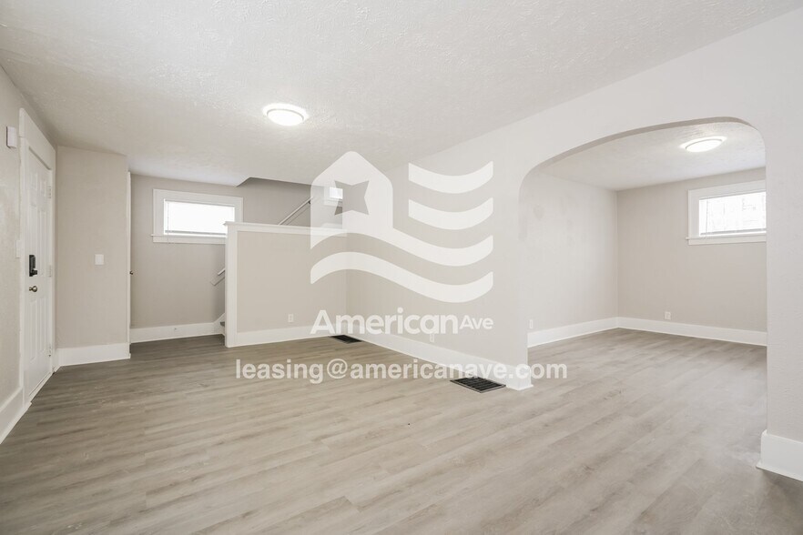 Building Photo - 1108 Diamond Ave