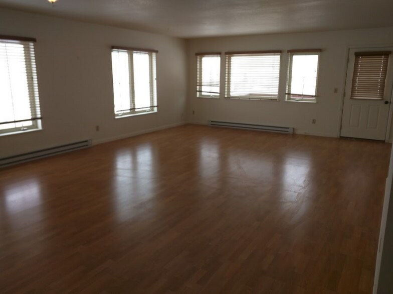 Building Photo - 813 Castello Ave