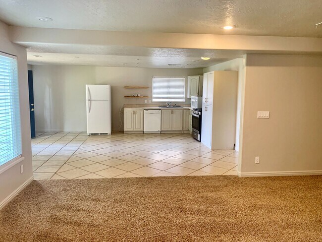 Building Photo - Large Home with Fully Fenced Yard