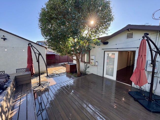 Building Photo - Stunning 3-bedroom, 2-bathroom home in Leimert Park area