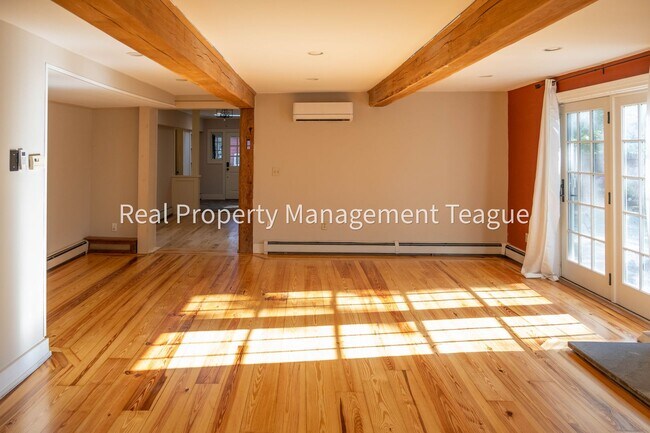 Building Photo - Dream home in Altamont