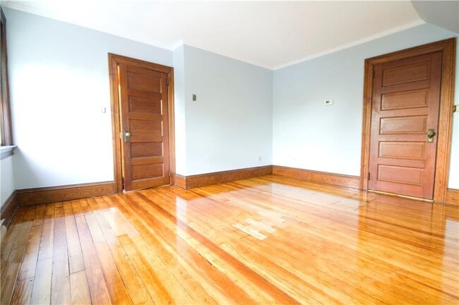 Building Photo - 48 Moorland Ave