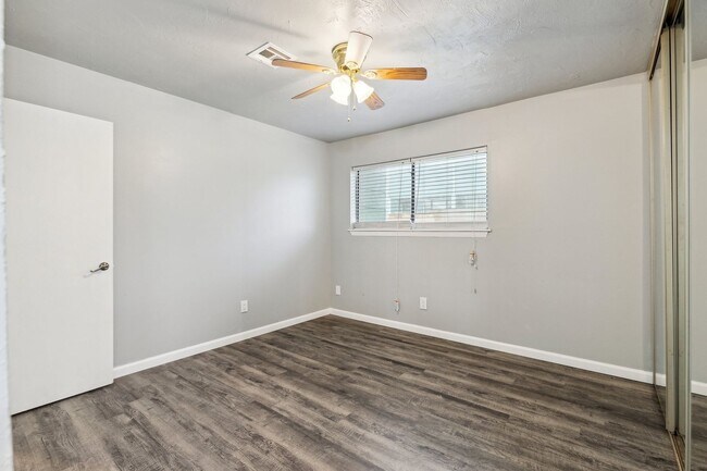 Building Photo - Charming Updated Gem Near Quail Springs!