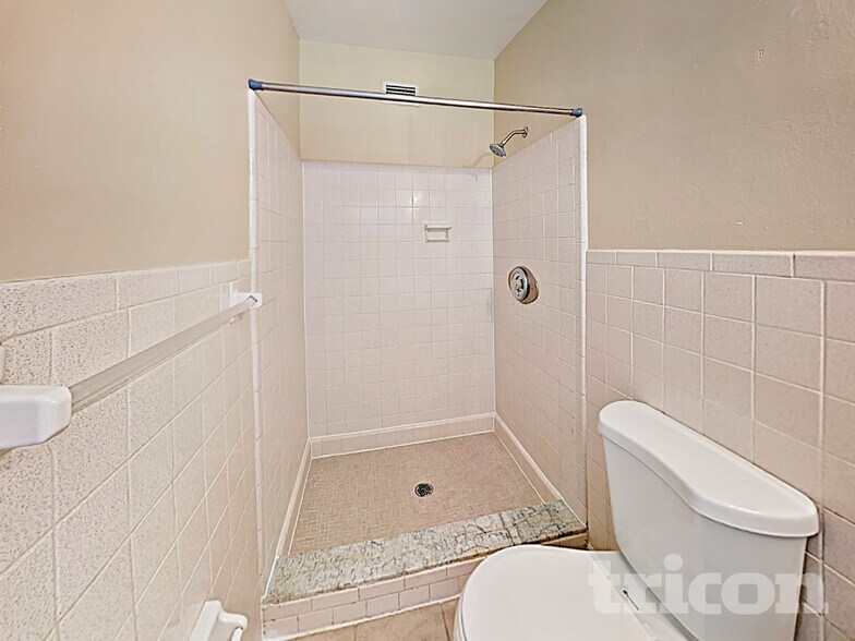 Building Photo - 3463 Arbutus Ln