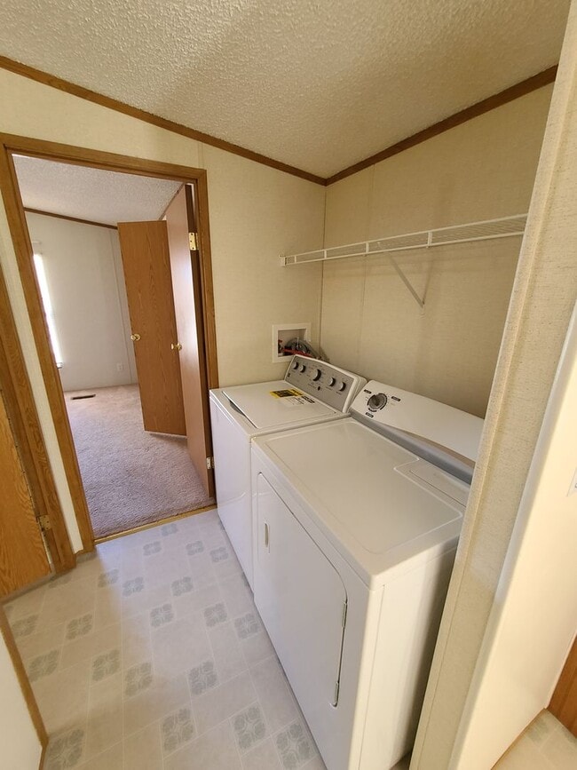 Building Photo - Newer 2 Bed 1 Bath Mobile Home