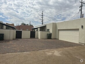 Building Photo - 1004 E Silver St