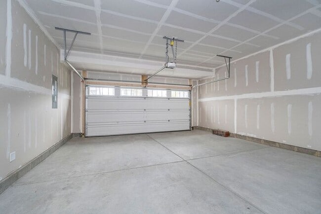 Building Photo - Brand New 5 Bedroom 3 Full Bath in Booming Westfield!