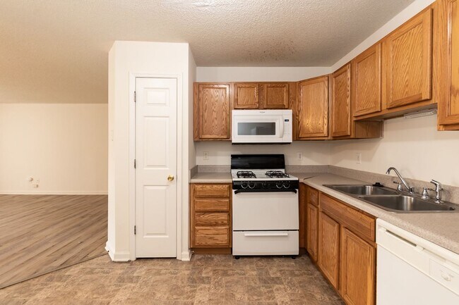 Building Photo - 8650 Neuse Landing Ln