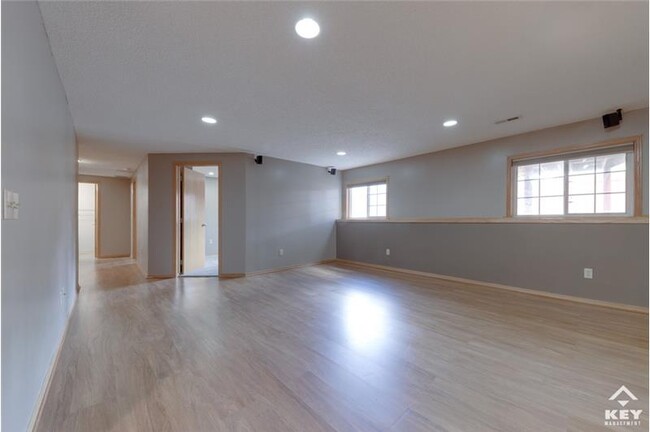 Building Photo - 11316 W Westport St