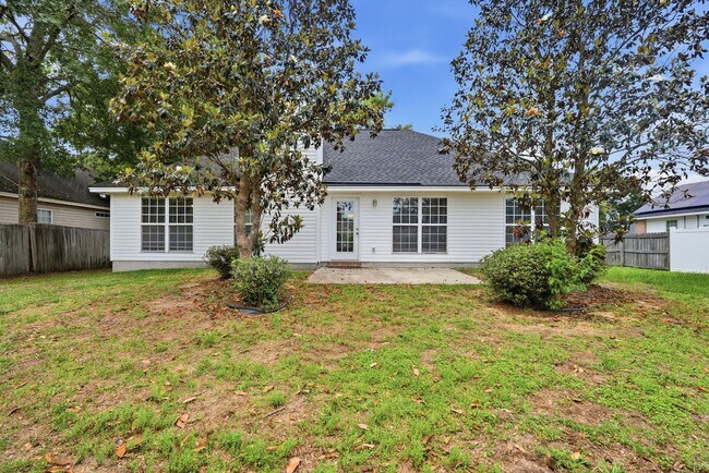 Building Photo - Centrally Located Home in Richmond Hill