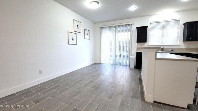 Building Photo - 2303 Sunset Bluff Dr