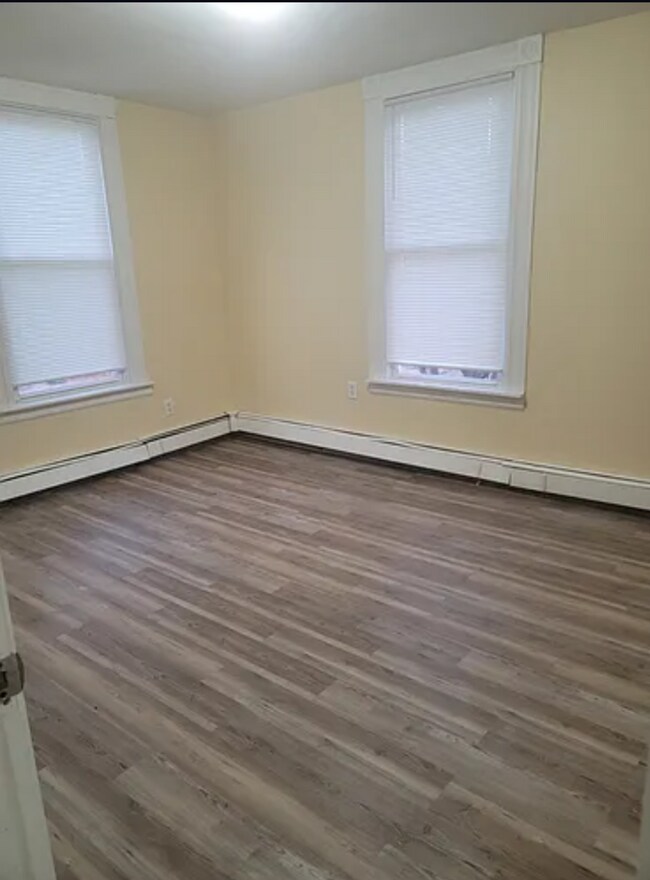 Building Photo - 357 Poplar St