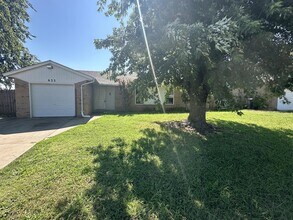 Building Photo - 632 Ramblin Oaks Dr