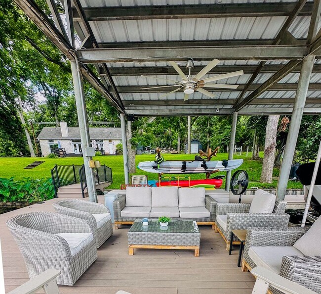 Building Photo - *** Lake Austin House * Waterfront * Lush 2 Acre Yard w/ Boat Dock * Pet Friendly * Fully Furnish...