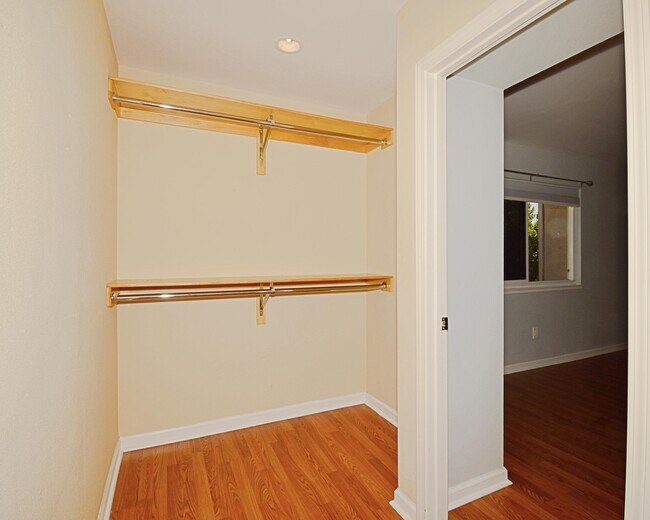 Building Photo - 2230 N Indian Canyon Dr