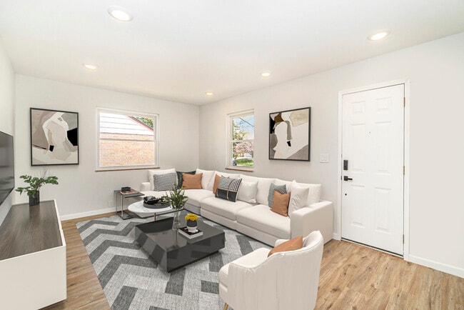 Building Photo - 6047 Yosemite Dr