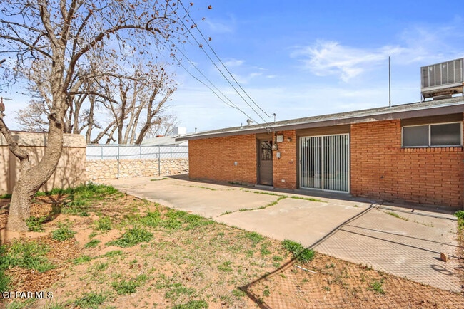 Building Photo - 3313 Cork Dr