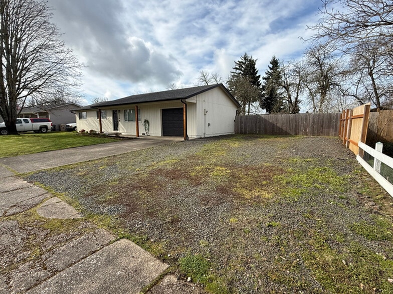 Building Photo - 570 15th St