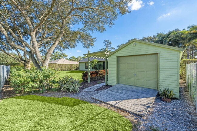 Building Photo - 11989 Persimmon Blvd