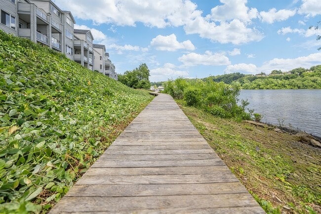 Building Photo - 117 St Charles Ct