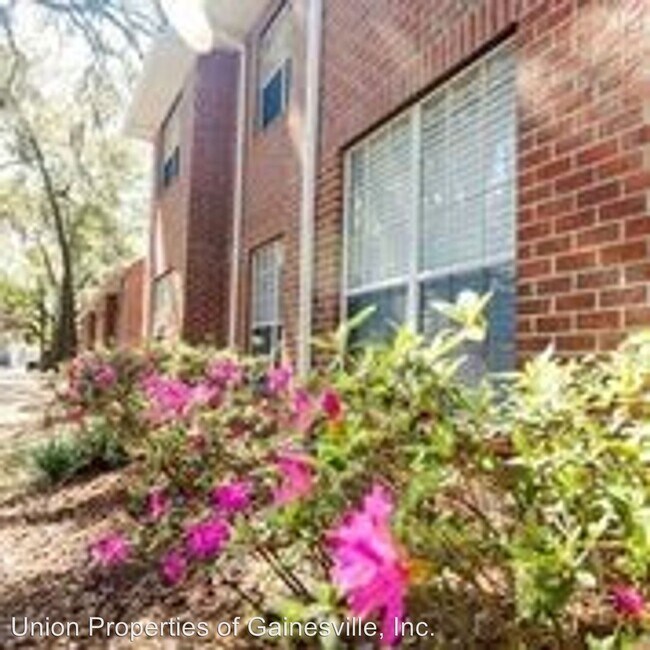 Building Photo - 2 br, 2 bath Apartment - 110 NW 9th Terrace