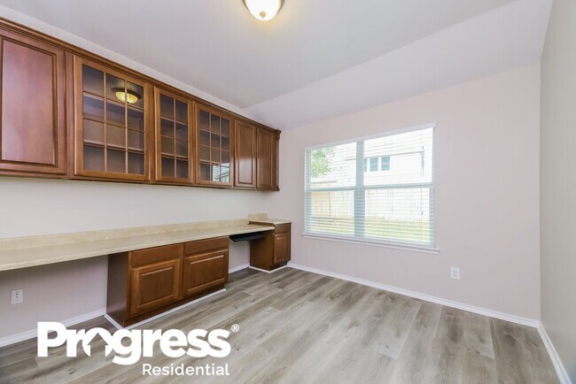 Building Photo - 1021 Comfort Dr