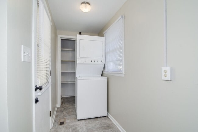Building Photo - Charming Home in the Heart of Harlem!