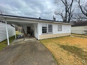 Building Photo - A Must See Today!