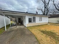 Building Photo - A Must See Today!