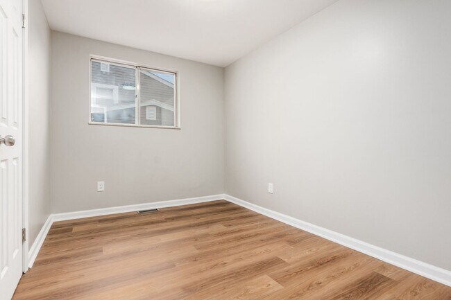 Building Photo - 2652 Landsburn Dr